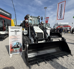 Chargeuse-pelleteuse sur chenilles Hidromek 62T de qualité supérieure |   Mini-excavatrice sur chenilles 64HP HMK 62T disponible à la vente, prête à être expédiée - Product Image 3