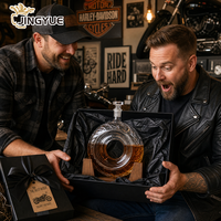 Carafe à whisky en verre au design unique de pneu automobile, bouteille à liqueur de 23 oz avec support en bois pour la décoration de garage ou de bar, Fête des Pères
