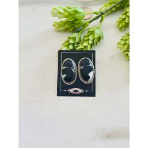 Boucles d'oreilles clous Navajo faites à la main en argent sterling et buffle blanc, serti clos, pour cadeau - Product Image 1