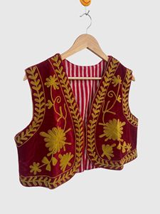 Chaleco de terciopelo rojo para mujer, bordado floral, hecho a mano, estilo vintage, sin mangas, sin cuello, con cuello en V - Product Image 2