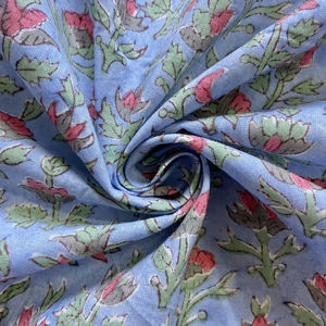 Tela de Algodón Estampada a Mano con Base Azul y Diseño Floral Pequeño Buti - Product Image 1