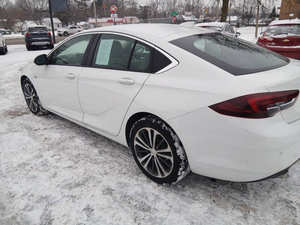 Buick Regal 2019 d'occasion en excellent état - Product Image 2