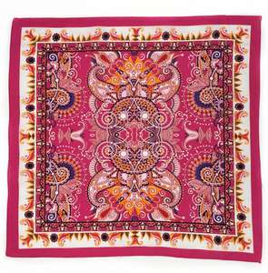 Écharpe en tissu de coton et polyester personnalisée en gros, impression numérique sur écran carré, conception OEM, logo personnalisé, bandana - Product Image 5