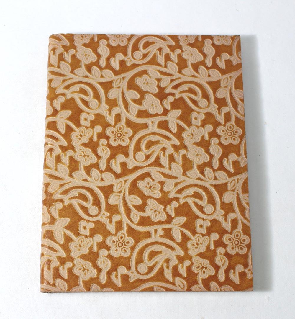 สีน้ำตาล