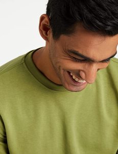 Sweat-shirt décontracté pour hommes pour l'hiver Nouveau design à la mode avec col en O et fonction anti-rétrécissement Prix bon marché OEM - Product Image 4