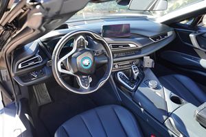 BMW i8 Roadster Cabriolet d'occasion 2019, blanc, hybride, phares LED, transmission automatique, 2 places, intérieur cuir, toit panoramique - Product Image 2