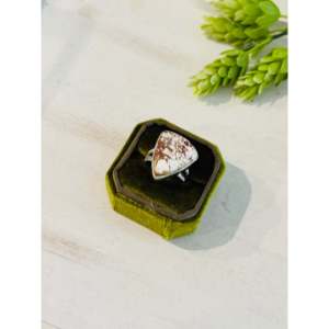 Bague artisanale bohème du Sud-Ouest avec cheval sauvage et argent sterling, pierre naturelle taillée, taille 10, pour usage quotidien - Product Image 3