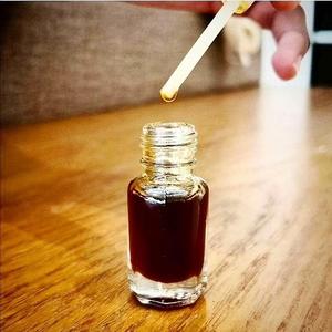 Chaleur et élégance définies Mystique de l'huile essentielle d'Oud naturel - Product Image 1