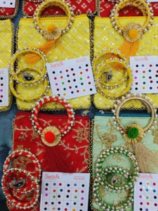 2024 moda diseñador caliente ambos lados bordado bolsos de mano hechos señoras pequeños bolsos con solapa para mujeres nuevos estilos con brazaletes - Product Image 4