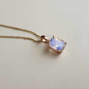 จี้เพชรพลอยแซฟไฟร์ทรงคุชชั่นทองคำแท้ 14k น้ำหนัก 1.3 กะรัต ของขวัญวันครบรอบสำหรับผู้หญิง พลอยประจำเดือนมิถุนายน สร้อยคอพลอย OEM - Product Image 3