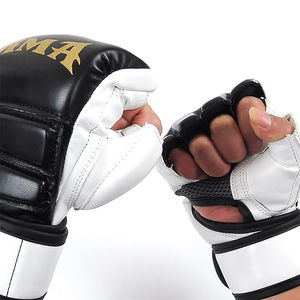 Gants de grappling MMA professionnels personnalisés de couleur noire, de haute qualité, avec support de poignet, pour l'entraînement au combat de Muay Thai, gants de MMA - Product Image 3