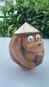 Figuras de mono de coco-100% Mono de coco hecho a mano Artesanía de concha de coco, coleccionables de animales de coco Premium de Vietnam - Product Image 4