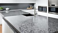 Dalles de granit noir poli au design moderne, écologiques, garantie à vie, marque Stonex, comptoirs de cuisine extérieure, escaliers, Sésame