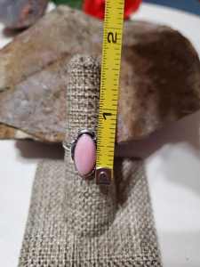 แหวนเงินแท้ประดับเปลือกหอยสีชมพูรูปไข่ทรงรี งานแฮนด์เมด สำหรับผู้หญิง ตัวเรือนแบบฝังเพชร ได้รับการรับรองจากผู้ตรวจสอบอิสระ เหมาะสำหรับงานแต่งงาน - Product Image 3