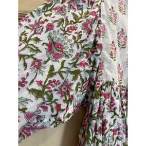 Blusa Gypsy - Estampado Floral Rosa, Cuello con Lazo de Gasa, con Encaje y Mangas con Volantes, Talla Única Casual para Primavera - Product Image 2