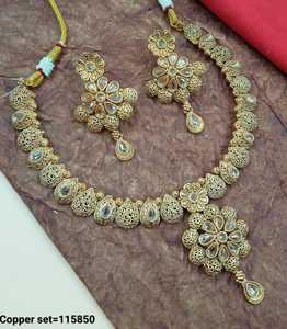 ENSEMBLE DE BIJOUX INDIENS TRADITIONNELS ET À LA MODE EN CUIVRE ENSEMBLE DE BIJOUX DE MARIAGE POUR FEMMES BOUCLES D'OREILLES ET COLLIER - Product Image 3