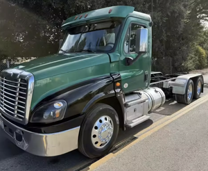 El mejor!! Camión Freightliner Cascadia 125 de 2021 con Eje Tándem, Transmisión Manual de 10 Velocidades, Cabina y Chasis Usados, LISTO PARA ENVIAR - Product Image 1