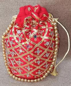 กระเป๋า potli ประดับเลื่อมหรูหราสำหรับงานเทศกาลกระเป๋าผ้าไหมราชวงศ์พร้อมเครื่องประดับ zari สำหรับ haldi mehindi และของชำร่วย - Product Image 2
