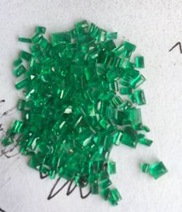 Emraid หินอัญมณีสีเขียวเกรดพรีเมี่ยม - Product Image 1