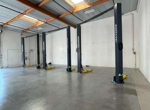 Elevador de Autos de 2 Postes, 4000 kg, Elevador Hidráulico para Taller de Reparación de Automóviles |   Plataforma Elevadora Hidráulica de Dos Postes y Cuatro Cilindros para Autos - Product Image 5