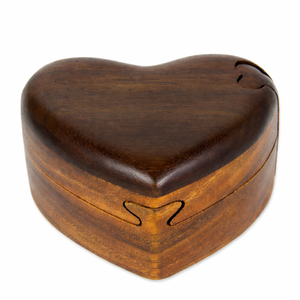 Urne funéraire en bois foncé en forme de cœur avec finition polie et artisanat artistique pour un souvenir affectueux - Product Image 1