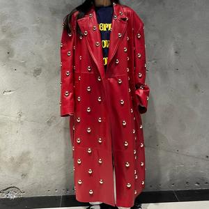 Rivet Long Cuir Toile Imperméable Vers Le Bas Manteau Rouge Mode Hommes Nouveau Design Automne Surdimensionné - Product Image 2