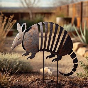 Sculpture d'animal rustique décorative en fer avec des textures antiques finies à la main parfaites pour les patios, les jardins et les accents extérieurs - Product Image 2