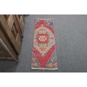 Petit tapis turc 1,2x3,2 pi (37x96 cm), tapis marocain rouge vintage - Product Image 1