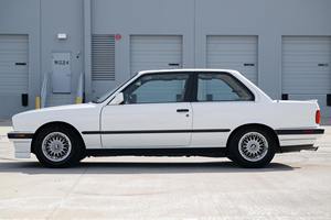 BMW 325i-s Coupé 1990 - Product Image 3
