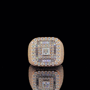 Anillo Premium Cuadrado con Incrustaciones de Diamantes de Imitación, Estilo Lujoso - Product Image 1