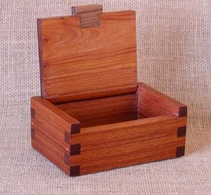 Boîte à bagues en bois de noyer de luxe faite à la main technique polie de style vintage - Product Image 4