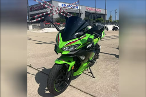 พร้อมขาย! โปรโมชั่นปี 2025 สำหรับรถมอเตอร์ไซค์ Kawasaki Sportbike Ninja 400 KRT Edition - Product Image 5
