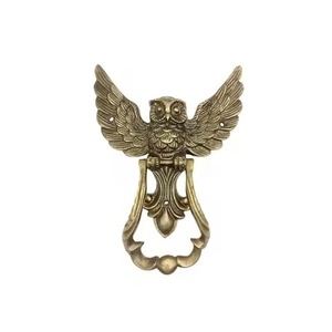 Heurtoir de porte en fer rond noir Utilisation de matériel artisanal rustique pour les entrées de ferme ou les portes d'entrée de maison de Style patrimoine - Product Image 4