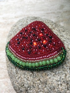 Dijes de novia de diseño para bolsos con abalorios de perlas intrincadas y dijes para Londres, hechos en pedidos a granel aceptados - Product Image 4
