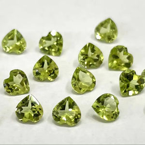 เพอริดอทดีไซน์หัวใจธรรมชาติ ขนาด 6 มม. เจียระไนเหลี่ยม - เพอริดอทดีไซน์หัวใจแบบเม็ดเดี่ยว คุณภาพเกรด AAA - Product Image 1