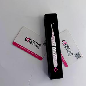 Pince à épiler GETUP BROSONS IMPEX 90 degrés blanche avec revêtement en poudre scintillante rose, découpe en forme de cœur diabolique et pointe argentée - Product Image 2
