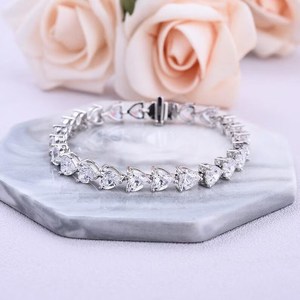 Beau bracelet en forme de cœur en diamant Moissanite Excellente coupe Bijoux personnalisés Meilleur cadeau d'anniversaire pour votre mère et votre femme - Product Image 4