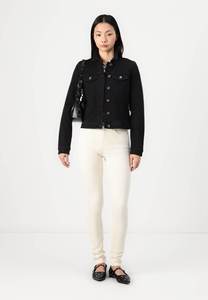 Haute qualité nouvelle veste en jean pour femmes noires lavées poches poitrine et fermeture à boutons conçus pour les femmes pour toutes les saisons confort - Product Image 5