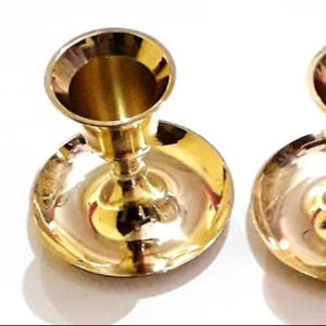 Bougeoir en laiton 2 pièces fabriqué à la main avec base en relief Article décoratif pour la maison pour les fêtes de Noël et de naissance - Product Image 1