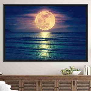 Elegante impresión en lienzo de estilo costero: obra de arte de mar iluminado por la luna, decoración serena, lienzo con marco NEGRO - Product Image 1