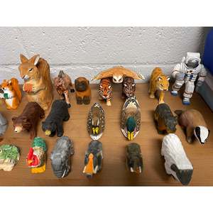 Scimmia intagliata a mano scultura in legno di bambù e artigianato in legno per decorazioni per la casa statue e statuette per l'arredamento della camera - Product Image 4