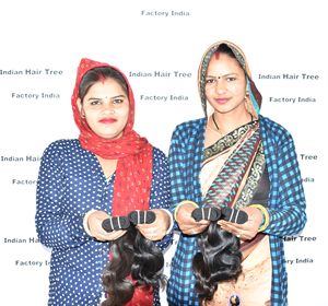 ผมแท้เวียดนาม 100% เรมี่ วิร์จิ้น สีธรรมชาติ แบบหยิกเป็นลอนคลื่น  แบบต่อผมแบบ Genius Weft  จัดเรียงเกล็ดผม - Product Image 1