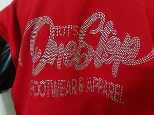 แจ็กเก็ตกีฬาของผู้หญิงเสื้อปักลายตัวอักษรเสื้อครอปแจ็คเก็ตทรงจดหมายพร้อมโลโก้ออกแบบได้ตามต้องการสำหรับผู้หญิง - Product Image 4