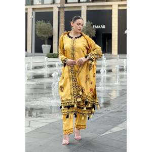 ชุดเสื้อคลุมปักลายคารันดีพร้อมกางเกงสำหรับผู้หญิง-BIC-0124 - Product Image 1