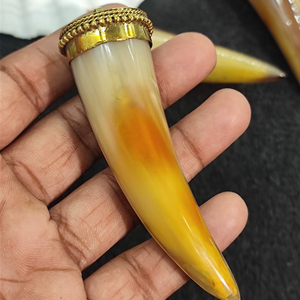 Collar con Colgante de Cuerno de Búfalo, Joyería Tribal Natural y Sostenible para Mujer, Alta Calidad - Product Image 1