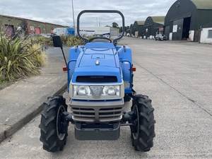 Livraison gratuite - Tracteur agricole à 4 roues motrices GEAS TG273 - 26,7 CV - 1,5 L - 3 cylindres diesel - Direction assistée - PTO et attelage 3 points - Product Image 2