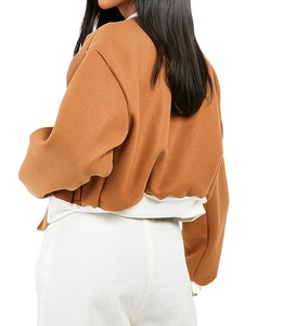 Chaqueta Varsity de Invierno para Mujer, con Logotipo Personalizado, Cómoda, Informal, Transpirable, de Lana, con Parches Sólidos Bordados y Forro Acolchado - Product Image 4