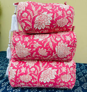 Ensemble 3 pièces Trousse de maquillage en coton matelassé Designer Coton biologique naturel Parfait pour organiser des articles essentiels et personnels - Product Image 1