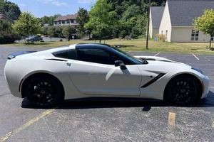 Chevrolet Corvette Stingray Z51 Coupé AeroSharp 2024 Usado, Estilo de Precisión de Próxima Generación, Rendimiento, Cuero Oscuro, R15 en Venta - Product Image 2