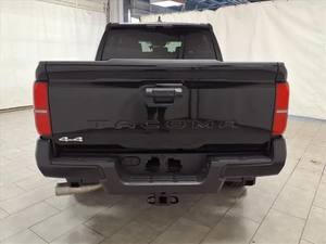 Camioneta Mediana 2025 Automática / Opción 4x4 Vehículo Utilitario de Doble Cabina Nuevo Estado Listo para Exportación - Product Image 2